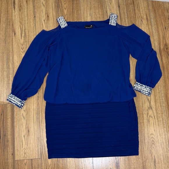 LAURA PLUS 14+ ELEGANT BLUE DRESS WITH SPARKLY BEADS 16W - Picture 2 of 13